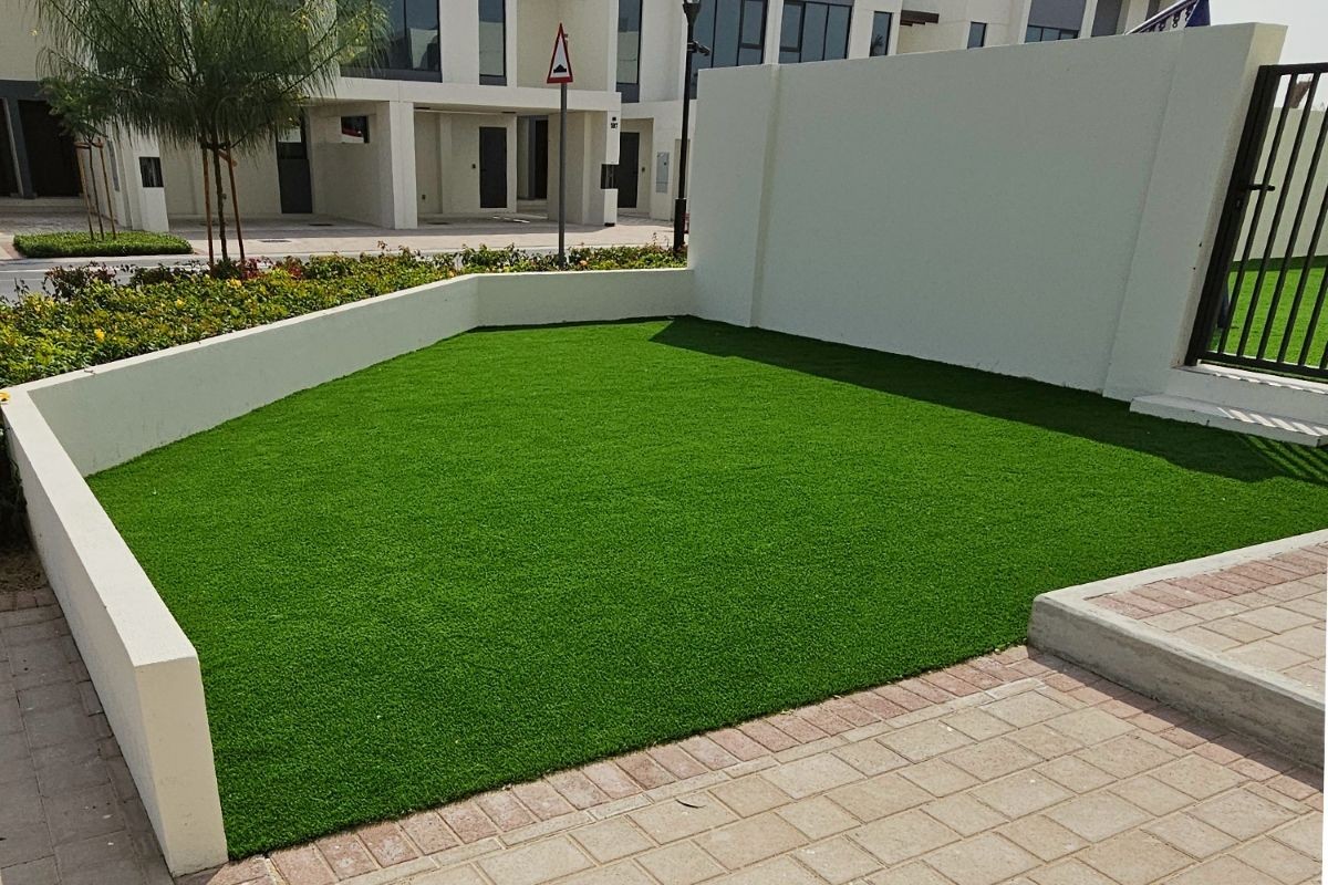 area with artificial grass 